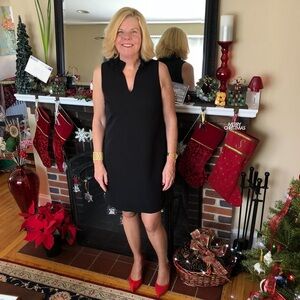 Vineyard Vines 6 Black Ruffled Neck Dress